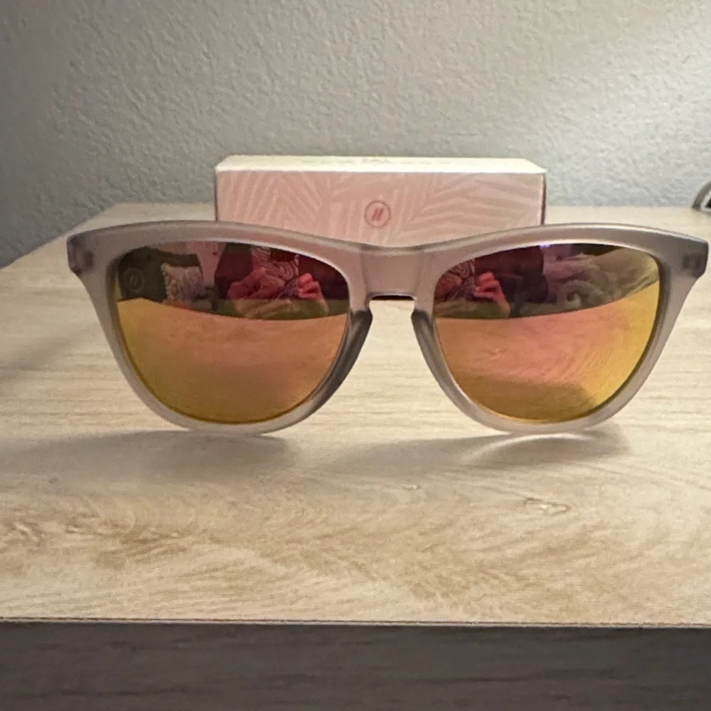 Stylish Sunglasses with Gold Lenses - Picture 1 of 4